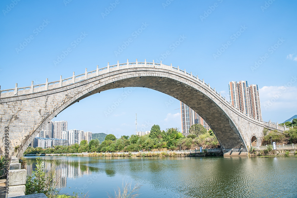 Naklejka premium Vintage Arch Bridge Qingfeng Bridge, Ailian Lake Park, Cangzhou City, Hunan Province, China