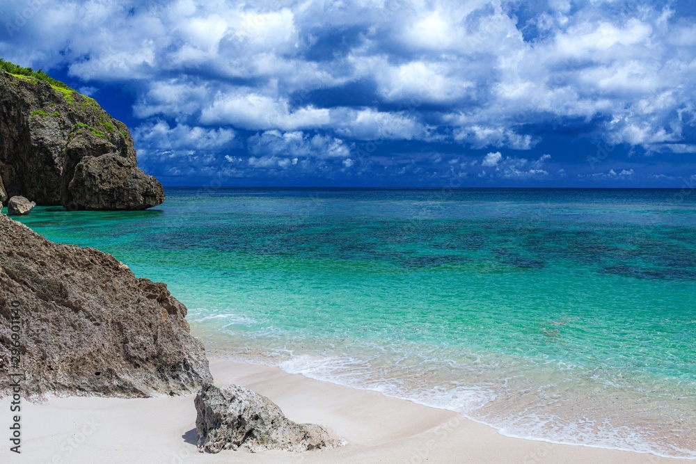 沖縄県・与那国町 与那国島 夏の六畳ビーチの風景