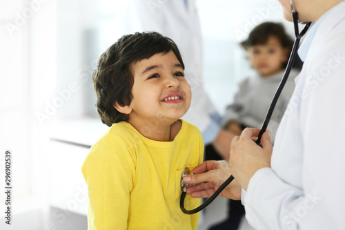 Fotobehang Doctor examining a child patient by stethoscope