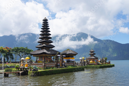 bali's old town has mountains, sea, blue sky, white clouds, very beautiful