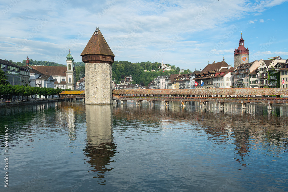 Kappelbrücke mit Wasserturm, Luzern, Schweiz