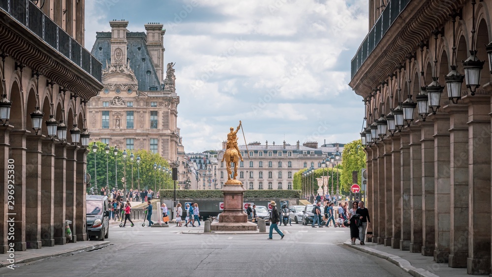 Fototapeta premium Place des Pyramides, Paris, France 