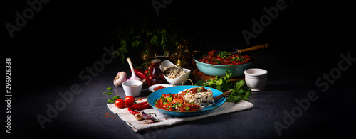 Bild auf Leinwand Indian Chicken Tikka Masala with wild rice