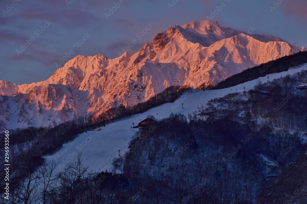 Fototapeta premium Hakuba Village Goryudake o świcie