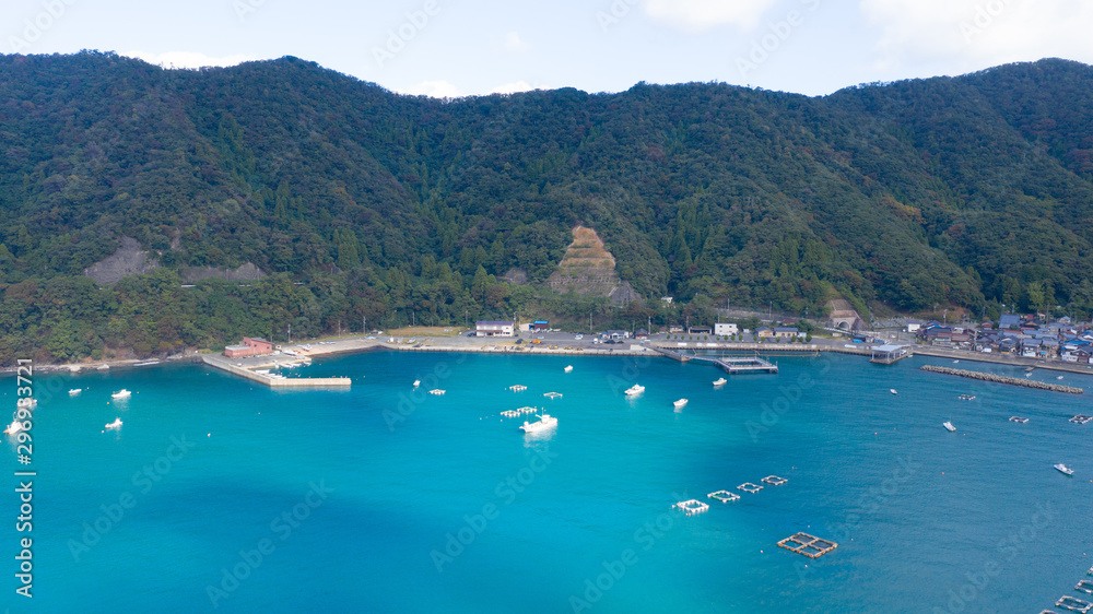 Obraz premium 福井県若狭町 小川漁港 ドローン空撮