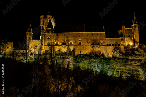 Alcázar de Segovia, Madrid, España. En su ya bimilenaria existencia, el Alcázar segoviano ha sido castro romano, fortaleza medieval, palacio real, custodio del tesoro real, prisión de estado... photo