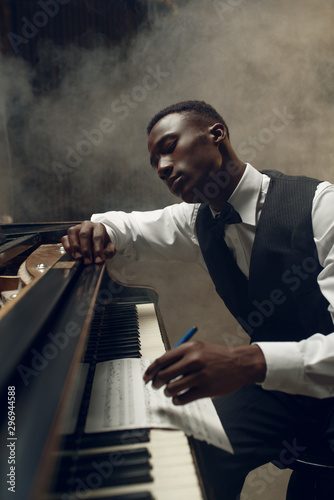 Sticker Black grand piano musician poses on the stage