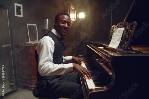 Canvas Print Black grand piano player, jazz performance