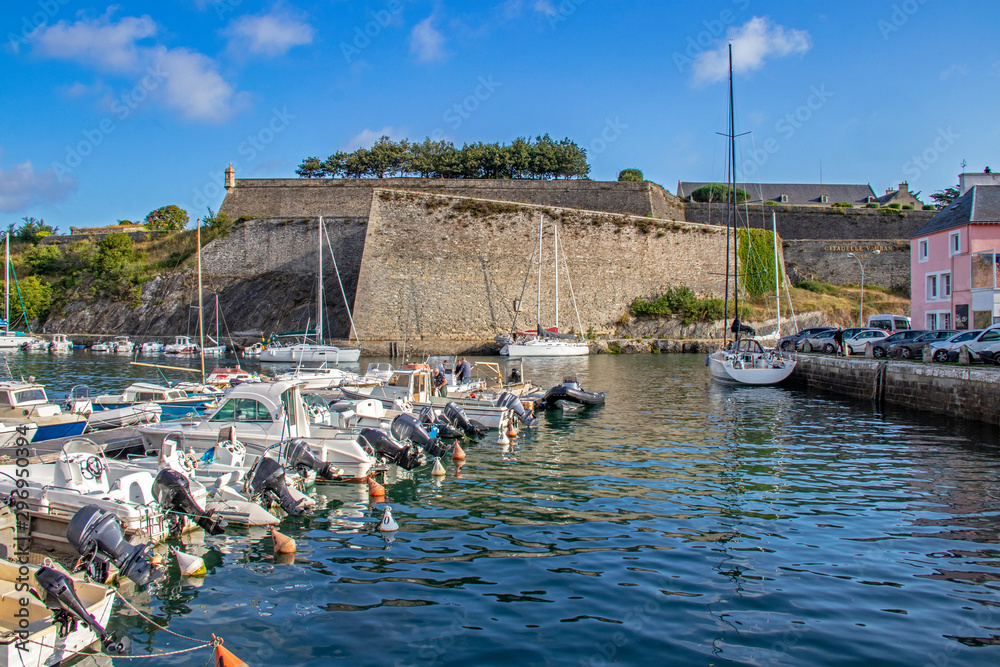 Fototapeta premium Belle-Ile-en-Mer. Port de plaisance et citadelle Le Palais. Morbihan. Bretagne