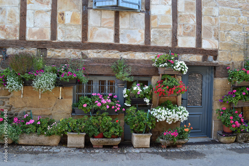 Jolie porte en bois rustique du sud de la France