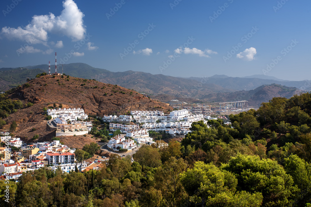 Malaga und  Stadtteil auf dem Berg