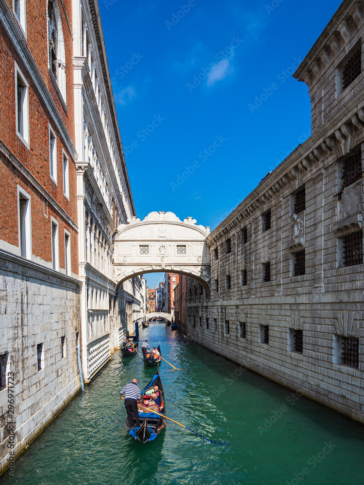 Blick auf die Seufzerbrücke in Venedig, Italien