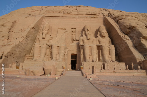 GRAND TEMPLE ABOU SIMBEL COLOSSES DE RAMSES II BASSE NUBIE EGYPTE