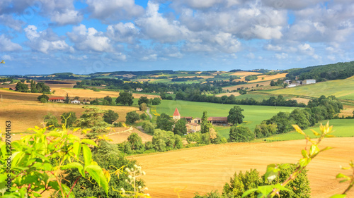 Photo Summer landscape - view of the countryside close to the village of Lavardens, in
