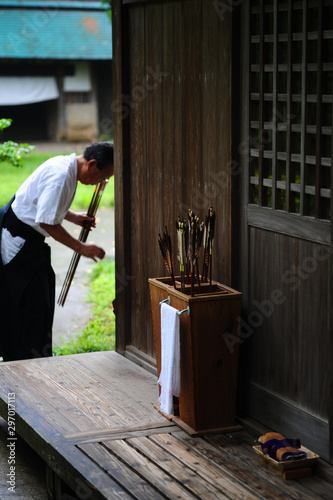 Kyudo, la concentrazione dell'arciere, inchino photo