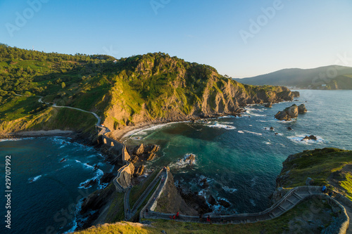 Photographie Beautiful scenic view at sunset of the north coast of Spain, by the island of Sa