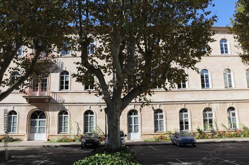 Fototapeta Naklejka Na Ścianę i Meble -  Hôtel de ville de la commune de Caluire et Cuire - Département du Rhône - Ancienne Maison des Frères des Ecoles Chrétiennes