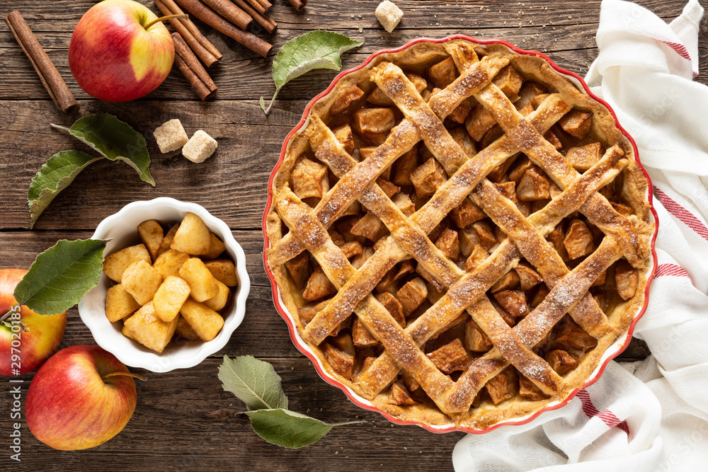 Apple pie. Traditional american apple pie with fresh apples and cinnamon Apple pie. Traditional american apple pie with fresh apples and cinnamon
