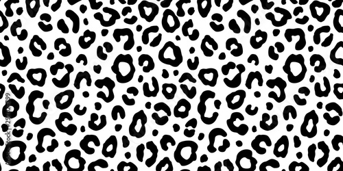 Black and white leopard seamless pattern. Fashion stylish vector texture.