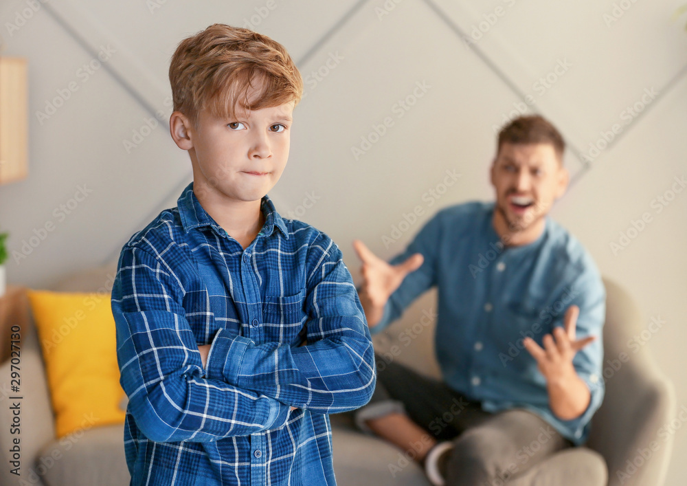 Obraz premium Father scolding his little son at home