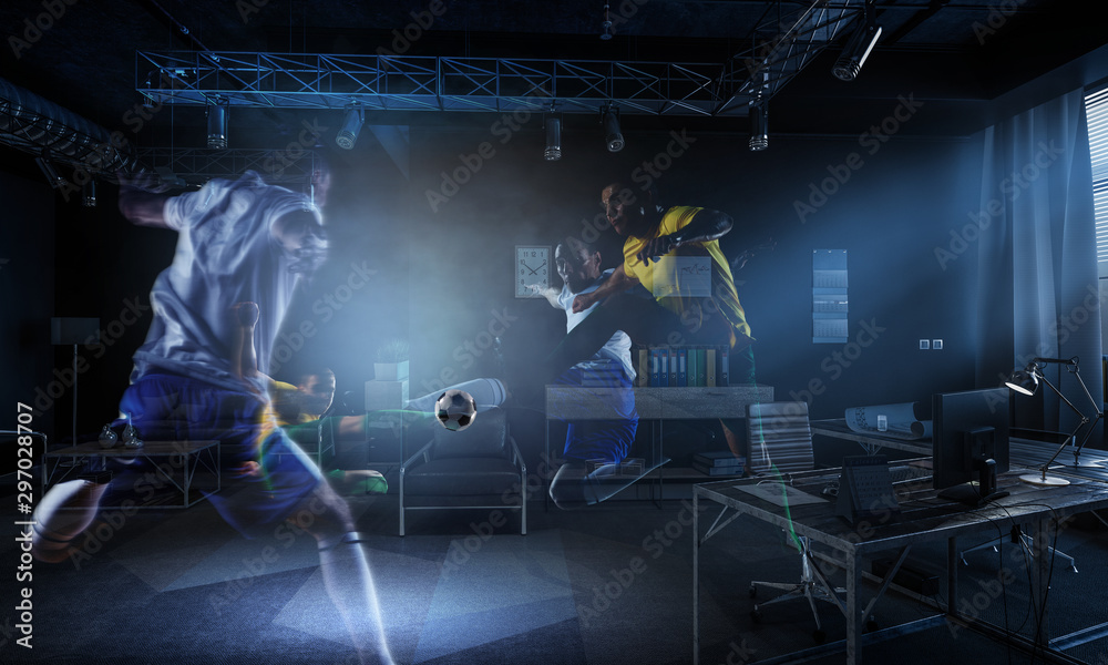 Real room vs virtual reality football game