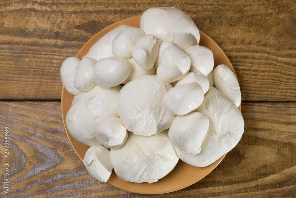 mozzarella cheese with wine and mozzarella cheese with wine and