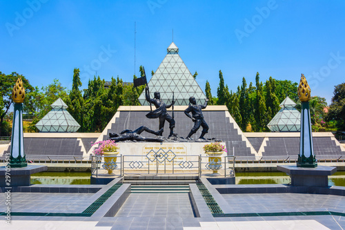 Statues at Museum Sepuluh November, November 10th Museum, historical tour in heroes monument park.