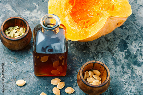 Fotografi Natural pumpkin seed oil