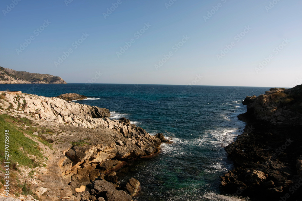 Felsenküste bei Cala Ratjada auf Mallorca