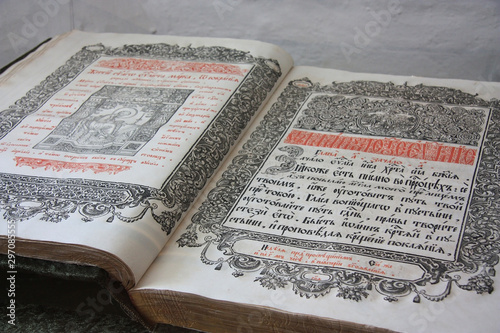 Die Seiten aus der alten Russischen Bibel photo