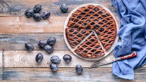 Fotografía Food banner: Homemade delicious pie with prunes on a rustic background