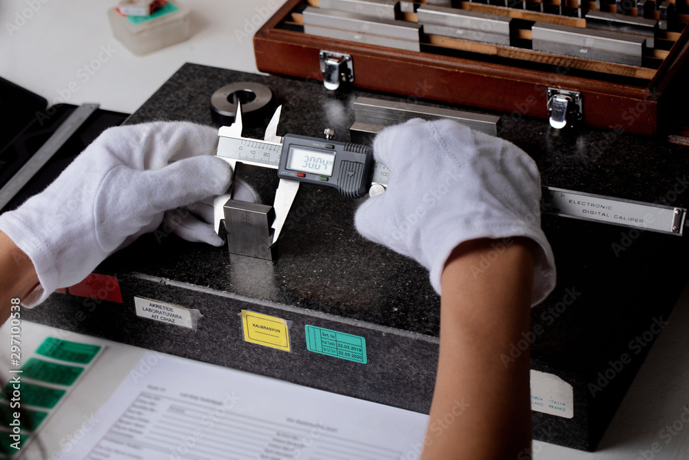 Fototapeta premium caliper measurement laboratory photo