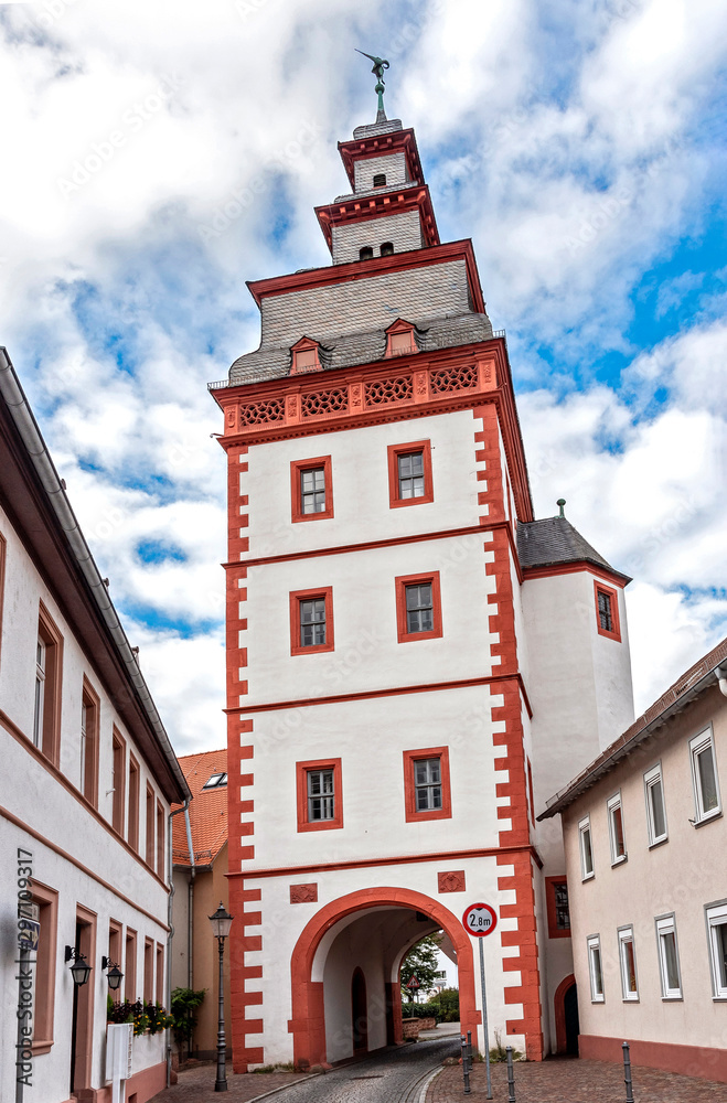 Fototapeta premium Steinheimer Torturm in der historischen Altstadt von Seligenstadt am Main