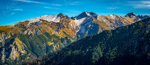 Fototapeta Naklejka Na Ścianę i Meble -  Panorama Tatry Wysokich ze Świstówki - Jesień