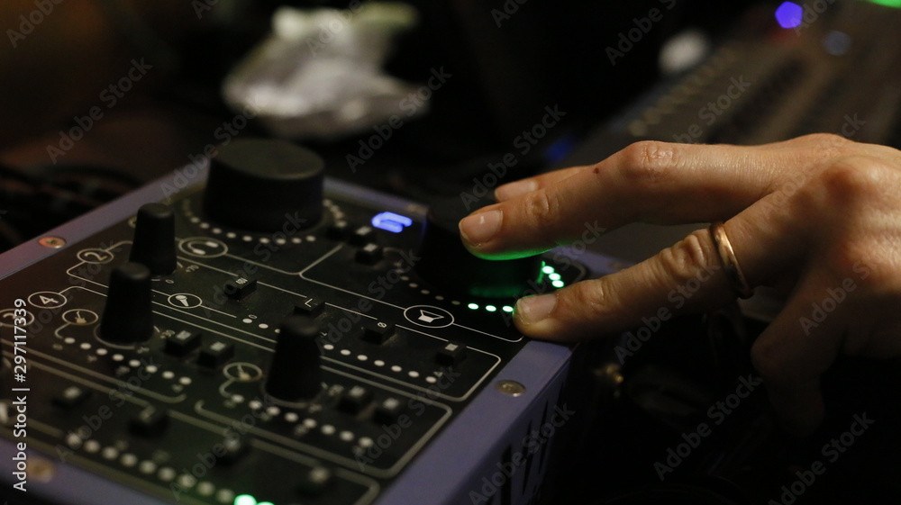 Obraz premium Sound engineer tecnico del suono