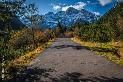 Widok z Włosienicy na Mieguszowiecki Szczyt - Tatry 