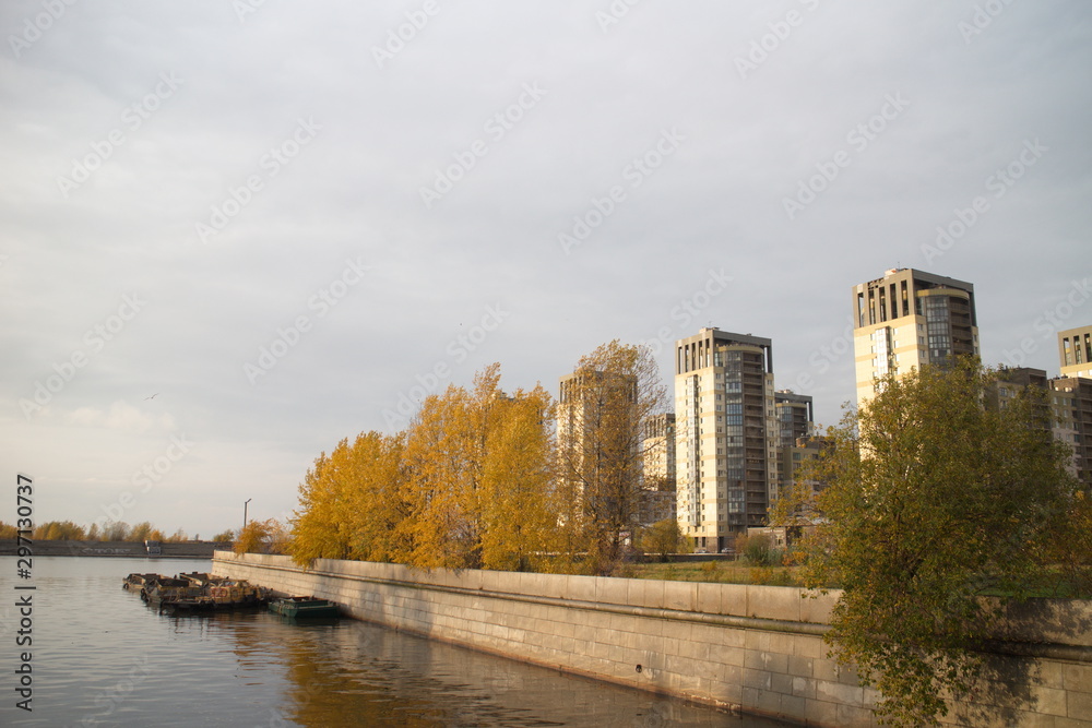 Fototapeta premium river in the city, in granite, on an autumn evening