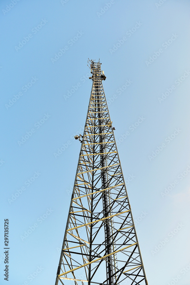 Outdoor Antenna for Cellular Communications
