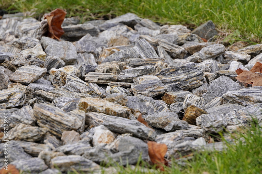 Fototapeta premium bark for landscape decoration, urban landscaping. laying out paths in the lawn, podsypka for bushes and trees