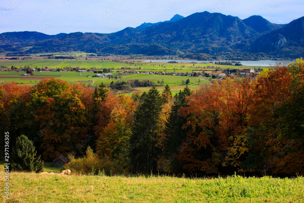 Goldener Oktober am bayerischen Kachelsee