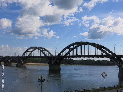 arch bridge over the Volga © Lumatis