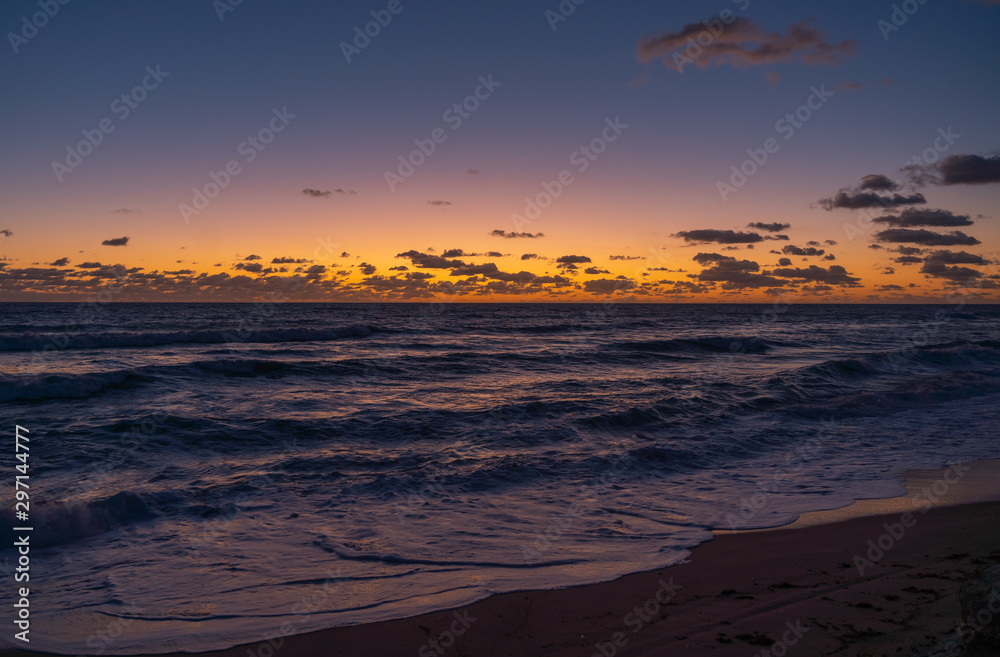 Fototapeta premium Colorful Pre-Dawn Sky on the Beach