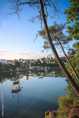 Pluneret en Bretagne, le port en été