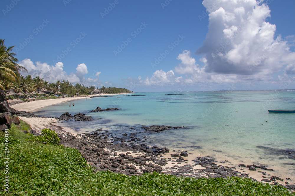 Fototapeta premium beach by the ocean