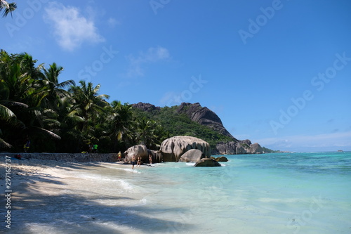 Paradise beach on the seychelles © Sandra