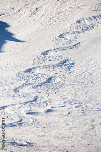 Painting in snow, arches from skiers in powder snow © Pavel Rezac