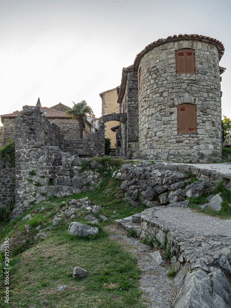 El pueblo más pequeño del mundo, Hum en Istria, Croacia, verano de 2019