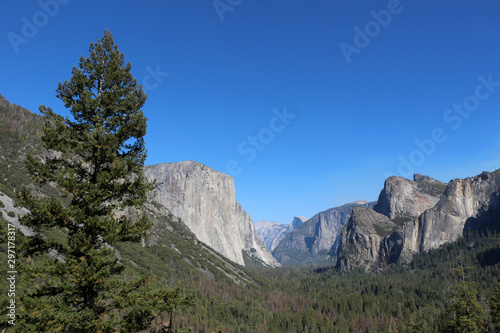Yosemite National Park in cloudless sky