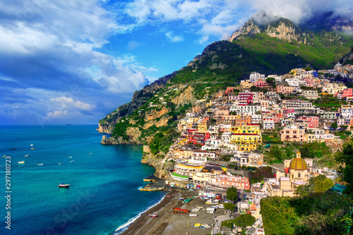 Fototapeta Naklejka Na Ścianę i Meble -  Positano, a picturesque village on Amalfi coast, Italy