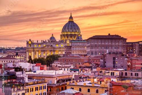 Stampa su tela Cityscape view of Rome at sunset with St Peter Cathedral in Vatican